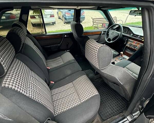 Черный Мерседес Е-Класс, объемом двигателя 2.8 л и пробегом 300 тыс. км за 1999 $, фото 16 на Automoto.ua