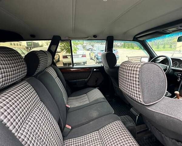 Черный Мерседес Е-Класс, объемом двигателя 2.8 л и пробегом 300 тыс. км за 1999 $, фото 10 на Automoto.ua