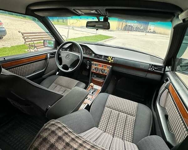 Черный Мерседес Е-Класс, объемом двигателя 2.8 л и пробегом 300 тыс. км за 1999 $, фото 12 на Automoto.ua