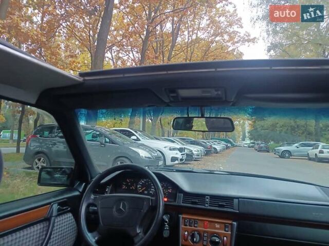 Черный Мерседес Е-Класс, объемом двигателя 2.8 л и пробегом 270 тыс. км за 4000 $, фото 10 на Automoto.ua
