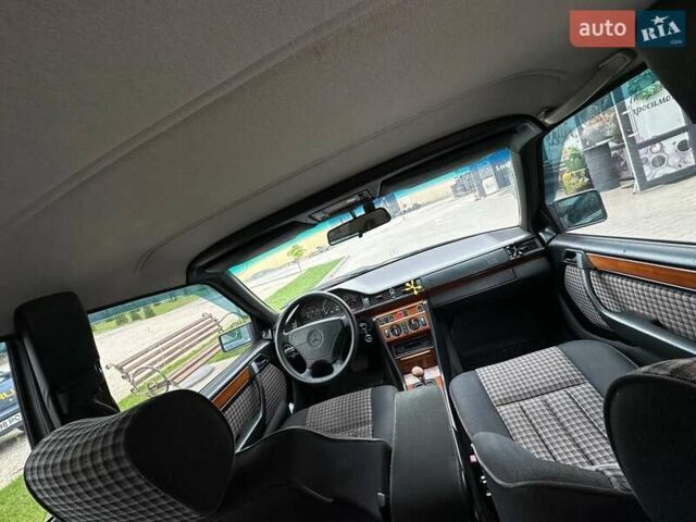 Черный Мерседес Е-Класс, объемом двигателя 2.8 л и пробегом 300 тыс. км за 1999 $, фото 11 на Automoto.ua