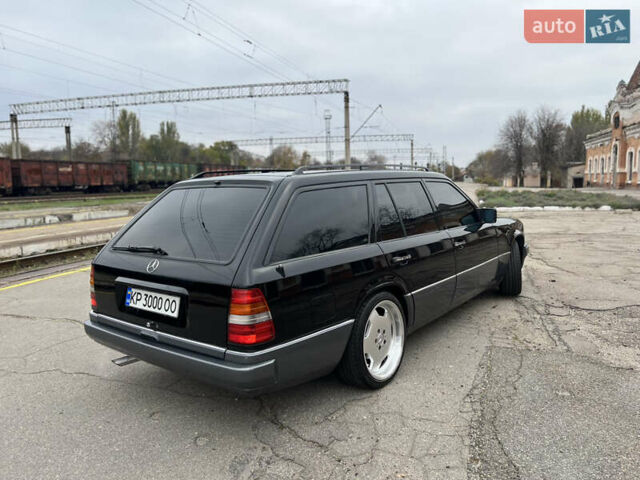 Черный Мерседес Е-Класс, объемом двигателя 2.2 л и пробегом 251 тыс. км за 7500 $, фото 7 на Automoto.ua