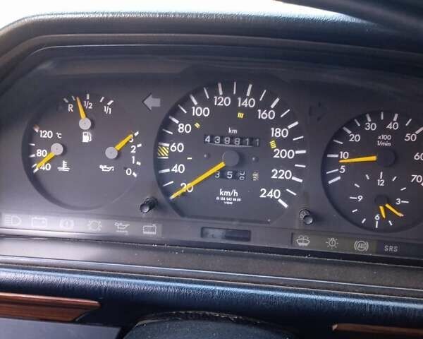 Черный Мерседес Е-Класс, объемом двигателя 2.2 л и пробегом 440 тыс. км за 2800 $, фото 3 на Automoto.ua