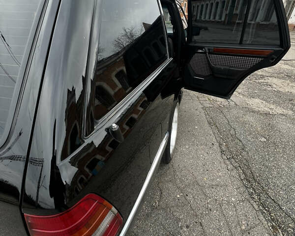 Черный Мерседес Е-Класс, объемом двигателя 2.2 л и пробегом 251 тыс. км за 7500 $, фото 16 на Automoto.ua