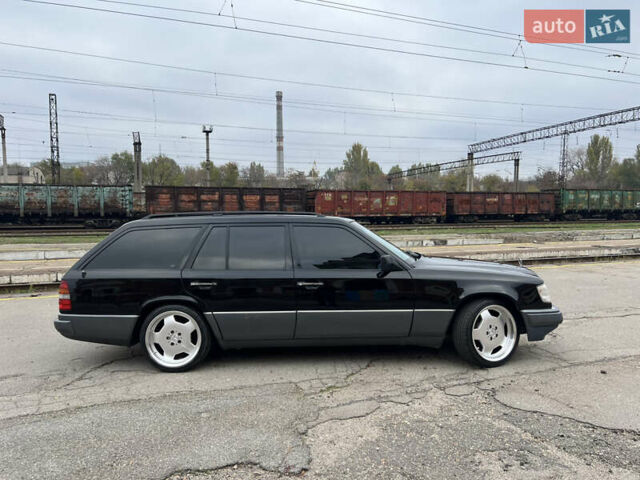 Черный Мерседес Е-Класс, объемом двигателя 2.2 л и пробегом 251 тыс. км за 7500 $, фото 9 на Automoto.ua