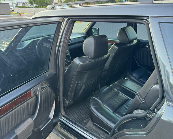 Черный Мерседес Е-Класс, объемом двигателя 2.8 л и пробегом 620 тыс. км за 4300 $, фото 4 на Automoto.ua