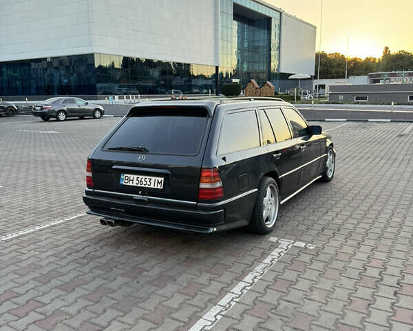 Черный Мерседес Е-Класс, объемом двигателя 2.8 л и пробегом 620 тыс. км за 4300 $, фото 7 на Automoto.ua