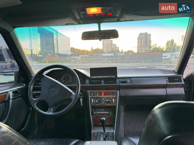 Черный Мерседес Е-Класс, объемом двигателя 2.8 л и пробегом 620 тыс. км за 4300 $, фото 1 на Automoto.ua