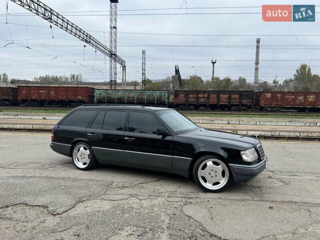 Черный Мерседес Е-Класс, объемом двигателя 2.2 л и пробегом 251 тыс. км за 7500 $, фото 10 на Automoto.ua