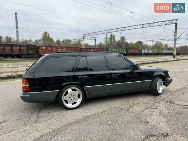 Черный Мерседес Е-Класс, объемом двигателя 2.2 л и пробегом 251 тыс. км за 7500 $, фото 8 на Automoto.ua