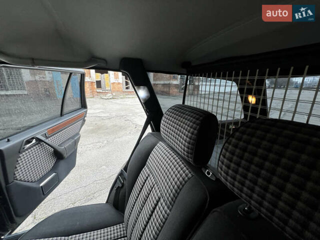 Черный Мерседес Е-Класс, объемом двигателя 2.2 л и пробегом 251 тыс. км за 7500 $, фото 21 на Automoto.ua