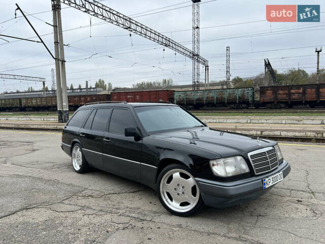 Черный Мерседес Е-Класс, объемом двигателя 2.2 л и пробегом 251 тыс. км за 7500 $, фото 11 на Automoto.ua