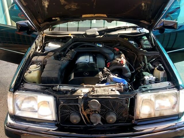 Черный Мерседес Е-Класс, объемом двигателя 2.8 л и пробегом 250 тыс. км за 3000 $, фото 4 на Automoto.ua