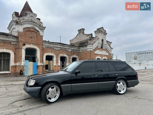 Черный Мерседес Е-Класс, объемом двигателя 2.2 л и пробегом 251 тыс. км за 7500 $, фото 2 на Automoto.ua