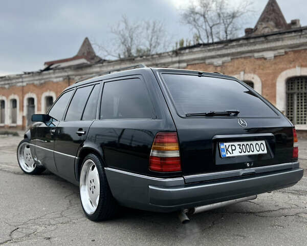 Черный Мерседес Е-Класс, объемом двигателя 2.2 л и пробегом 251 тыс. км за 7500 $, фото 14 на Automoto.ua