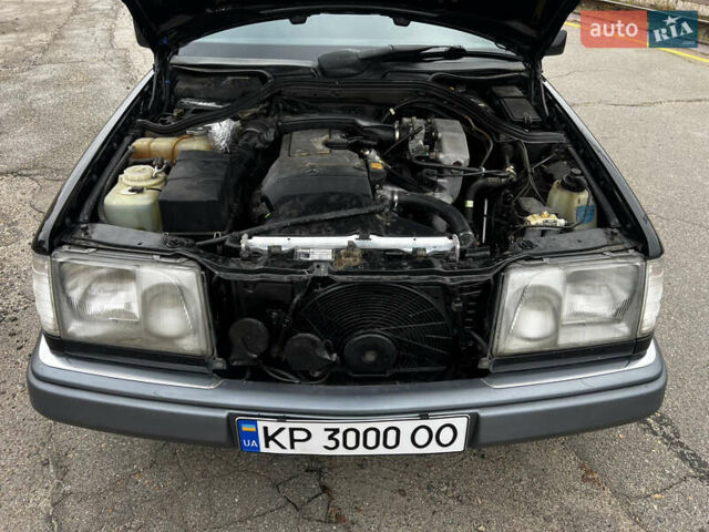 Черный Мерседес Е-Класс, объемом двигателя 2.2 л и пробегом 251 тыс. км за 7500 $, фото 22 на Automoto.ua