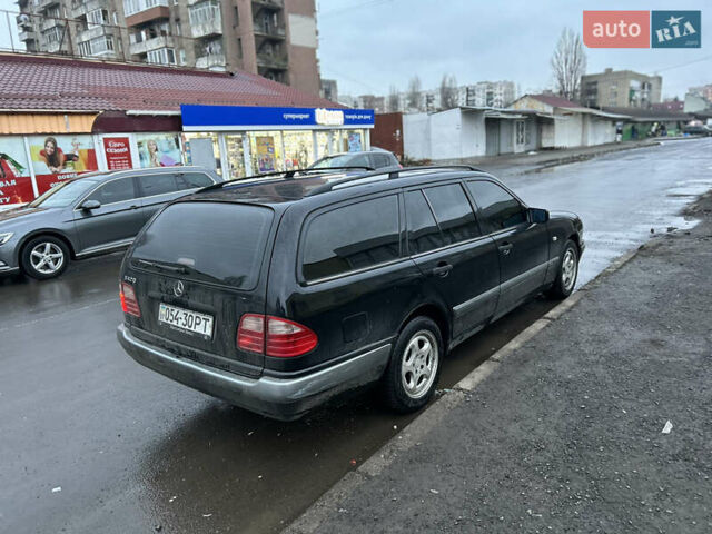 Черный Мерседес Е-Класс, объемом двигателя 2.4 л и пробегом 300 тыс. км за 3500 $, фото 20 на Automoto.ua