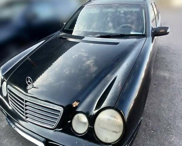 Чорний Мерседес Е-Клас, об'ємом двигуна 2 л та пробігом 450 тис. км за 2800 $, фото 1 на Automoto.ua
