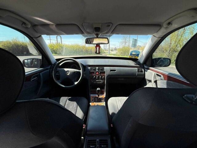 Мерседес Е-Класс 2000 в Кривом Роге на Automoto.ua Черный Мерседес Е-Класс, объемом двигателя 2.2 л и пробегом 442 тыс. км за 6500 $, фото 16 на Automoto.ua