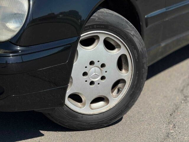 Мерседес Е-Класс 2000 в Кривом Роге на Automoto.ua Черный Мерседес Е-Класс, объемом двигателя 2.2 л и пробегом 442 тыс. км за 6500 $, фото 3 на Automoto.ua