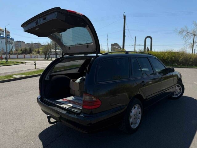 Мерседес Е-Класс 2000 в Кривом Роге на Automoto.ua Черный Мерседес Е-Класс, объемом двигателя 2.2 л и пробегом 442 тыс. км за 6500 $, фото 10 на Automoto.ua