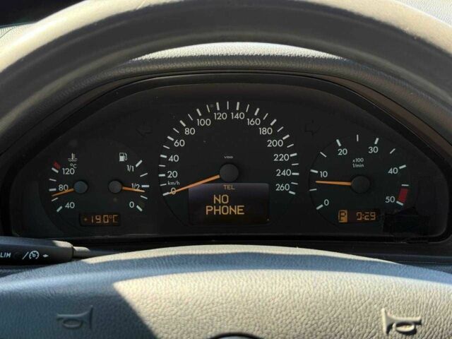 Мерседес Е-Класс 2000 в Кривом Роге на Automoto.ua Черный Мерседес Е-Класс, объемом двигателя 2.2 л и пробегом 442 тыс. км за 6500 $, фото 19 на Automoto.ua