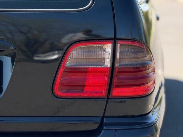 Мерседес Е-Класс 2000 в Кривом Роге на Automoto.ua Черный Мерседес Е-Класс, объемом двигателя 2.2 л и пробегом 442 тыс. км за 6500 $, фото 9 на Automoto.ua