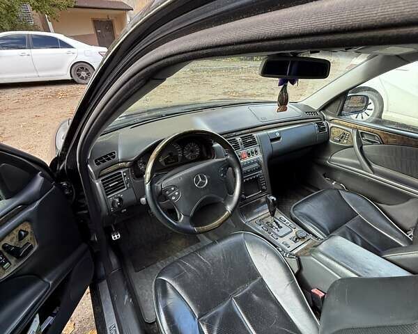 Чорний Мерседес Е-Клас, об'ємом двигуна 4.3 л та пробігом 325 тис. км за 4500 $, фото 2 на Automoto.ua