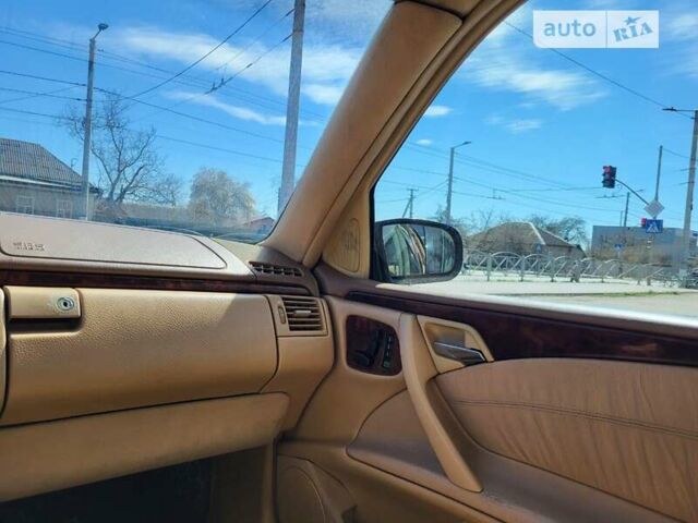 Черный Мерседес Е-Класс, объемом двигателя 3.2 л и пробегом 280 тыс. км за 3499 $, фото 12 на Automoto.ua