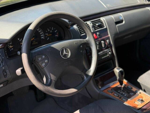 Мерседес Е-Класс 2000 в Кривом Роге на Automoto.ua Черный Мерседес Е-Класс, объемом двигателя 2.2 л и пробегом 442 тыс. км за 6500 $, фото 14 на Automoto.ua