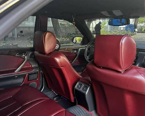 Чорний Мерседес Е-Клас, об'ємом двигуна 2 л та пробігом 550 тис. км за 3950 $, фото 4 на Automoto.ua