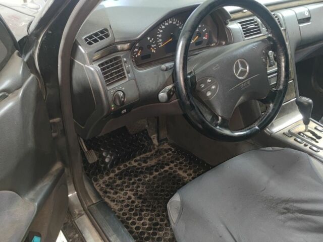 Черный Мерседес Е-Класс, объемом двигателя 0 л и пробегом 350 тыс. км за 2200 $, фото 5 на Automoto.ua