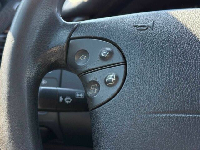 Мерседес Е-Класс 2000 в Кривом Роге на Automoto.ua Черный Мерседес Е-Класс, объемом двигателя 2.2 л и пробегом 442 тыс. км за 6500 $, фото 20 на Automoto.ua