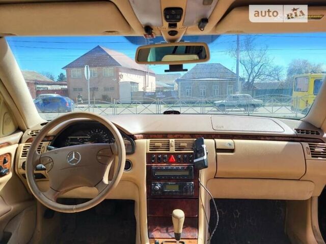 Черный Мерседес Е-Класс, объемом двигателя 3.2 л и пробегом 280 тыс. км за 3499 $, фото 7 на Automoto.ua