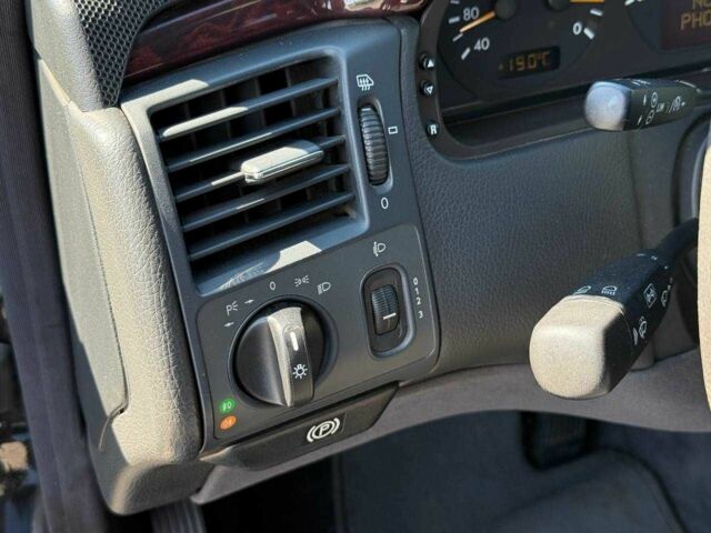 Мерседес Е-Класс 2000 в Кривом Роге на Automoto.ua Черный Мерседес Е-Класс, объемом двигателя 2.2 л и пробегом 442 тыс. км за 6500 $, фото 13 на Automoto.ua