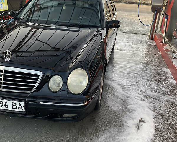 Чорний Мерседес Е-Клас, об'ємом двигуна 3.2 л та пробігом 464 тис. км за 3999 $, фото 4 на Automoto.ua