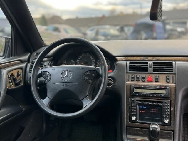 Мерседес Е-Класс 2001 в Бориславе на Automoto.ua Черный Мерседес Е-Класс, объемом двигателя 3.2 л и пробегом 400 тыс. км за 3850 $, фото 4 на Automoto.ua