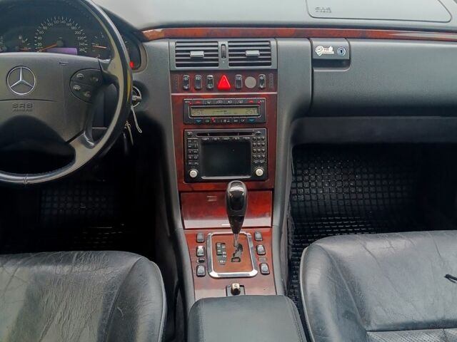 Черный Мерседес Е-Класс, объемом двигателя 3.2 л и пробегом 399 тыс. км за 2400 $, фото 3 на Automoto.ua