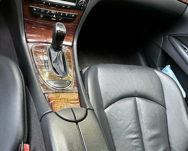 Черный Мерседес Е-Класс, объемом двигателя 2.6 л и пробегом 246 тыс. км за 7000 $, фото 9 на Automoto.ua