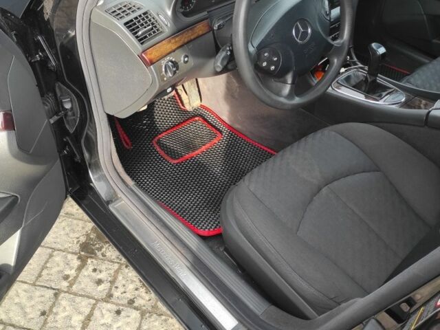 Черный Мерседес Е-Класс, объемом двигателя 2.7 л и пробегом 385 тыс. км за 6500 $, фото 3 на Automoto.ua