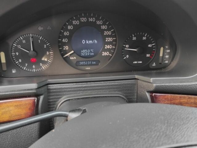 Черный Мерседес Е-Класс, объемом двигателя 2.7 л и пробегом 385 тыс. км за 6500 $, фото 4 на Automoto.ua