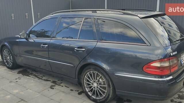 Мерседес Е-Класс 2003 в Самборе на Automoto.ua Черный Мерседес Е-Класс, объемом двигателя 3.2 л и пробегом 295 тыс. км за 7700 $, фото 3 на Automoto.ua