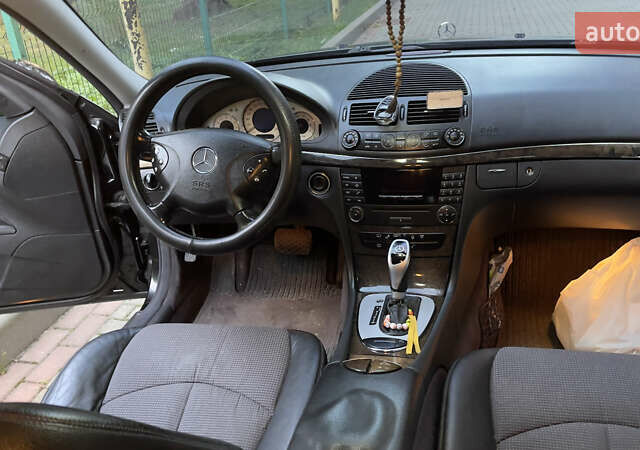 Мерседес Е-Класс 2003 в Ужгороде на Automoto.ua Черный Мерседес Е-Класс, объемом двигателя 2.6 л и пробегом 247 тыс. км за 6200 $, фото 6 на Automoto.ua