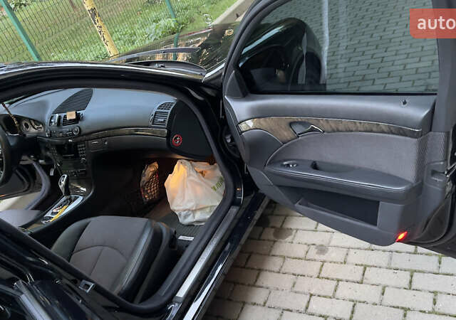 Мерседес Е-Класс 2003 в Ужгороде на Automoto.ua Черный Мерседес Е-Класс, объемом двигателя 2.6 л и пробегом 247 тыс. км за 6200 $, фото 5 на Automoto.ua