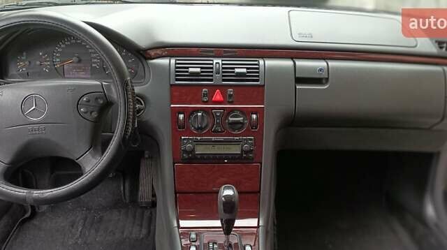 Чорний Мерседес Е-Клас, об'ємом двигуна 2.2 л та пробігом 418 тис. км за 6700 $, фото 16 на Automoto.ua