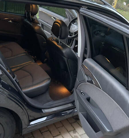Мерседес Е-Класс 2003 в Ужгороде на Automoto.ua Черный Мерседес Е-Класс, объемом двигателя 2.6 л и пробегом 247 тыс. км за 6200 $, фото 7 на Automoto.ua