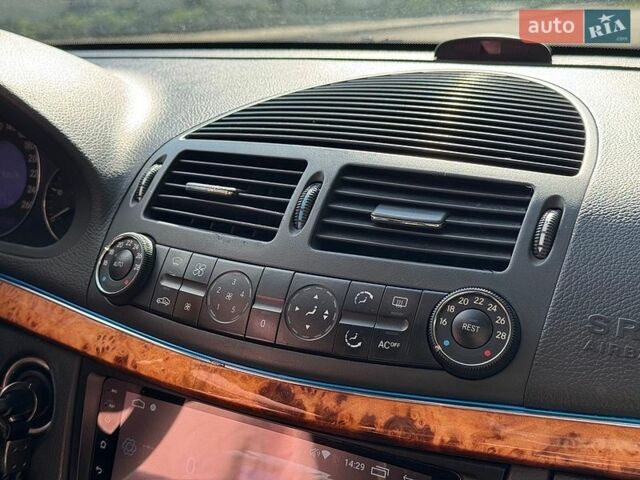 Черный Мерседес Е-Класс, объемом двигателя 2.2 л и пробегом 365 тыс. км за 5200 $, фото 16 на Automoto.ua