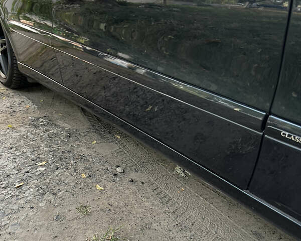 Черный Мерседес Е-Класс, объемом двигателя 2.6 л и пробегом 246 тыс. км за 7000 $, фото 33 на Automoto.ua