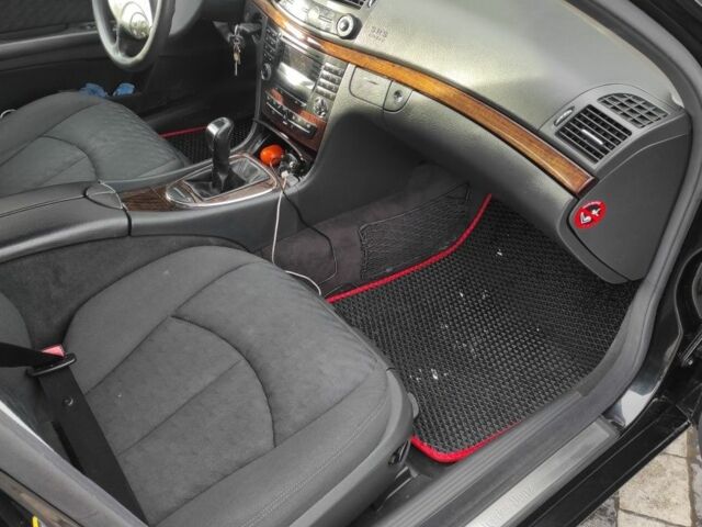 Черный Мерседес Е-Класс, объемом двигателя 2.7 л и пробегом 385 тыс. км за 6500 $, фото 2 на Automoto.ua