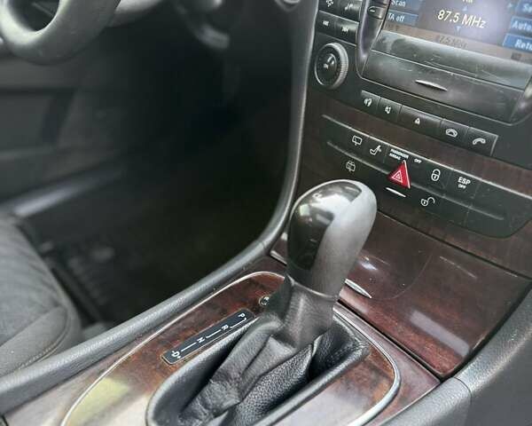 Черный Мерседес Е-Класс, объемом двигателя 2.2 л и пробегом 560 тыс. км за 3900 $, фото 34 на Automoto.ua